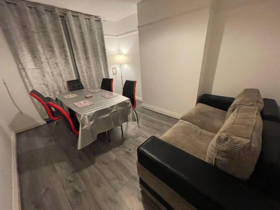 Large Beautiful 3 Bed House In City Of バーミンガム エクステリア 写真