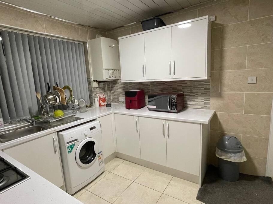 Large Beautiful 3 Bed House In City Of バーミンガム エクステリア 写真